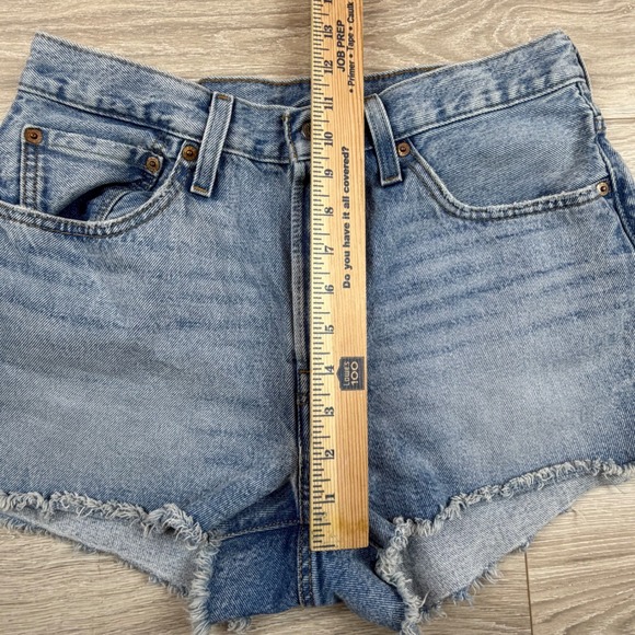 Levi's Women's 501 Denim Shorts Distressed Frayed Hem Light Wash W30 Button Fly - Picture 6 of 9